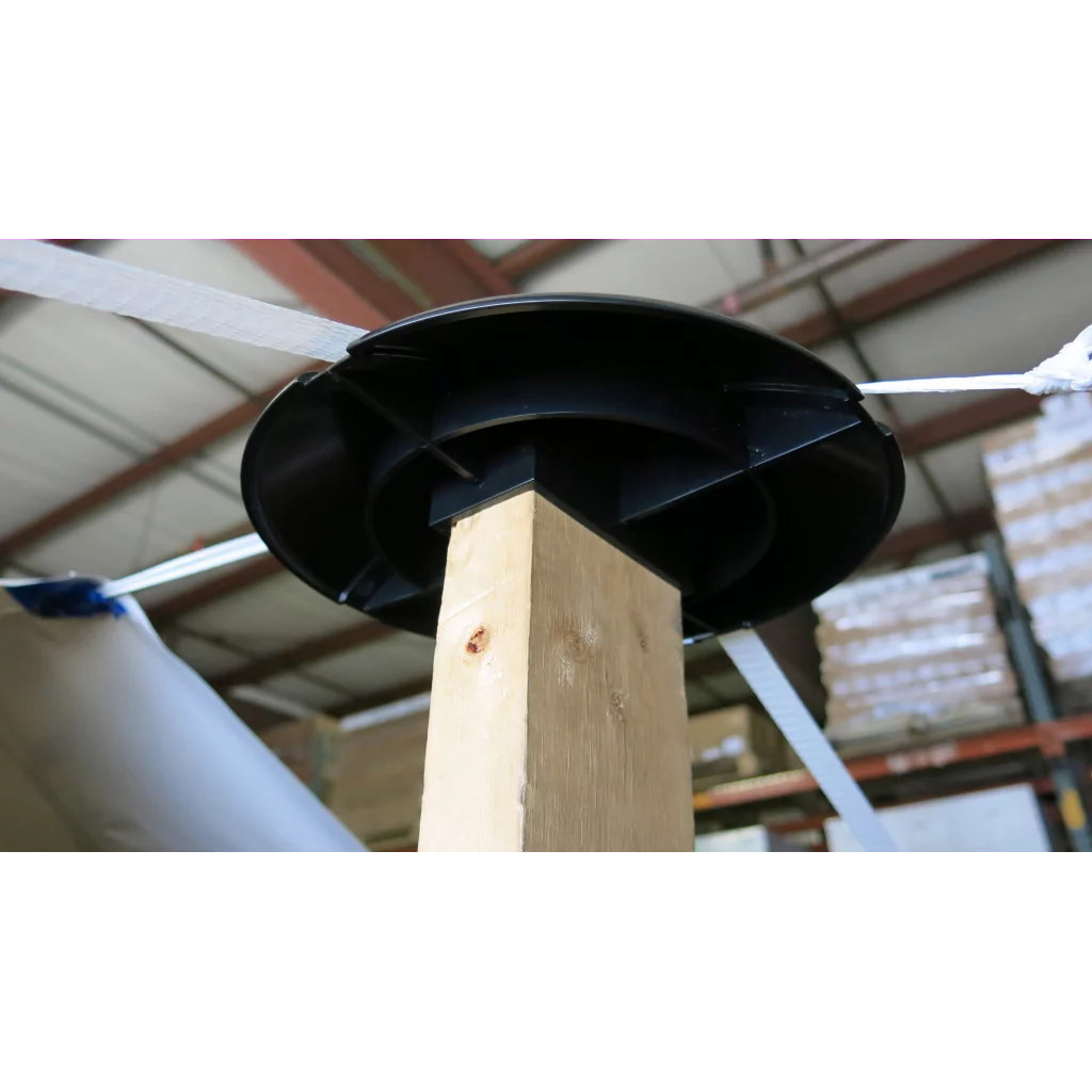 Toppplate for støtte strammebånd